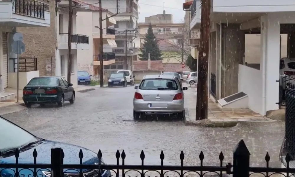 Κοζάνη: Σφοδρή χαλαζόπτωση λόγω της κακοκαιρίας (βίντεο)